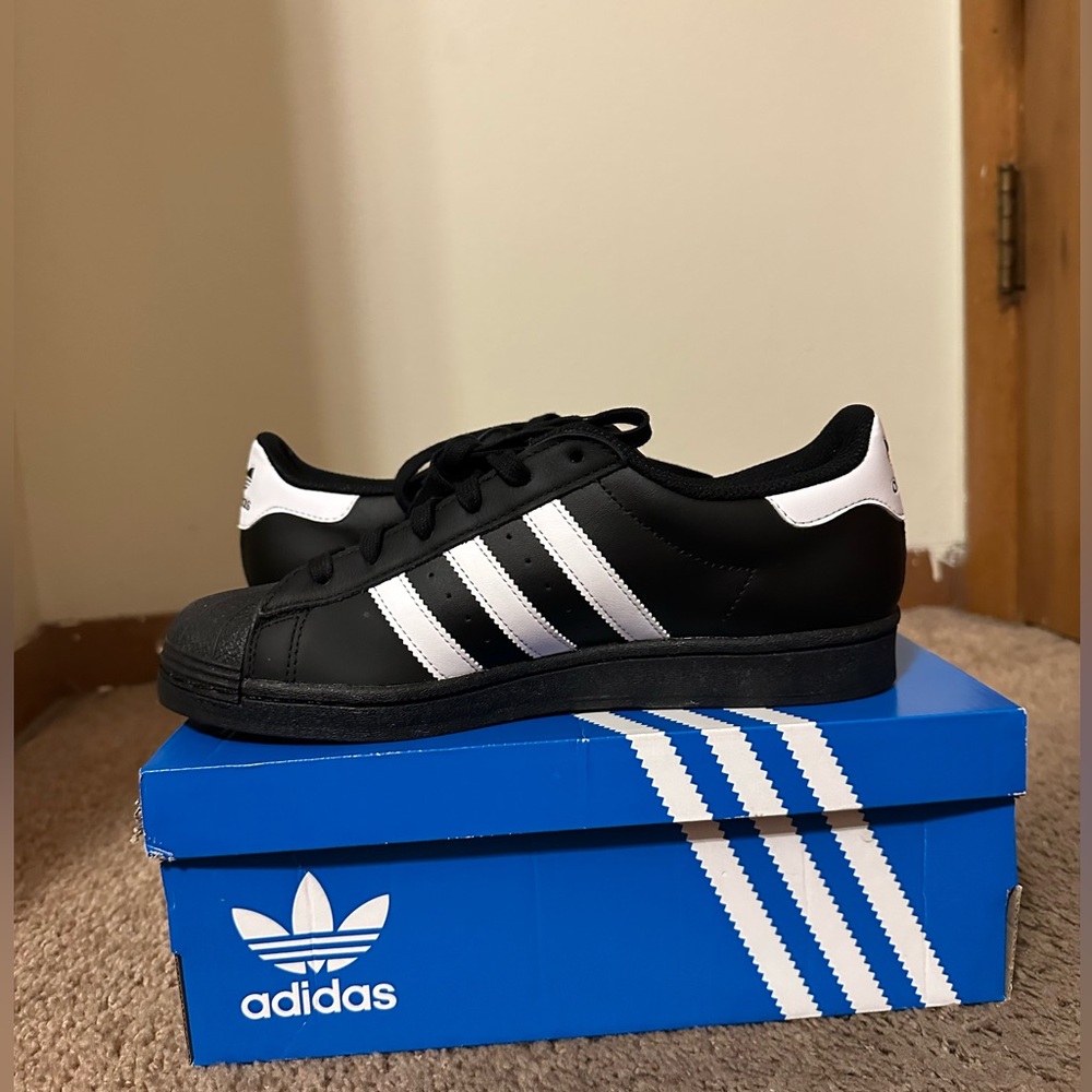 Adidas Superstars ✨Never Worn✨